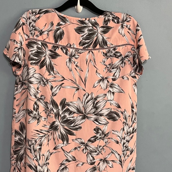 SELLING BANANA REPUBLIC TOP FLORAL COLOR SHORT SLEEVE SIZE BIG SMALL PRE- OWNED - Picture 2 of 12